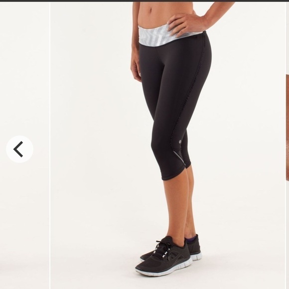 𝅺lululemon Fast Free Cropped Capri Leggings Mesh Black/Silver Size 4. - Picture 1 of 8